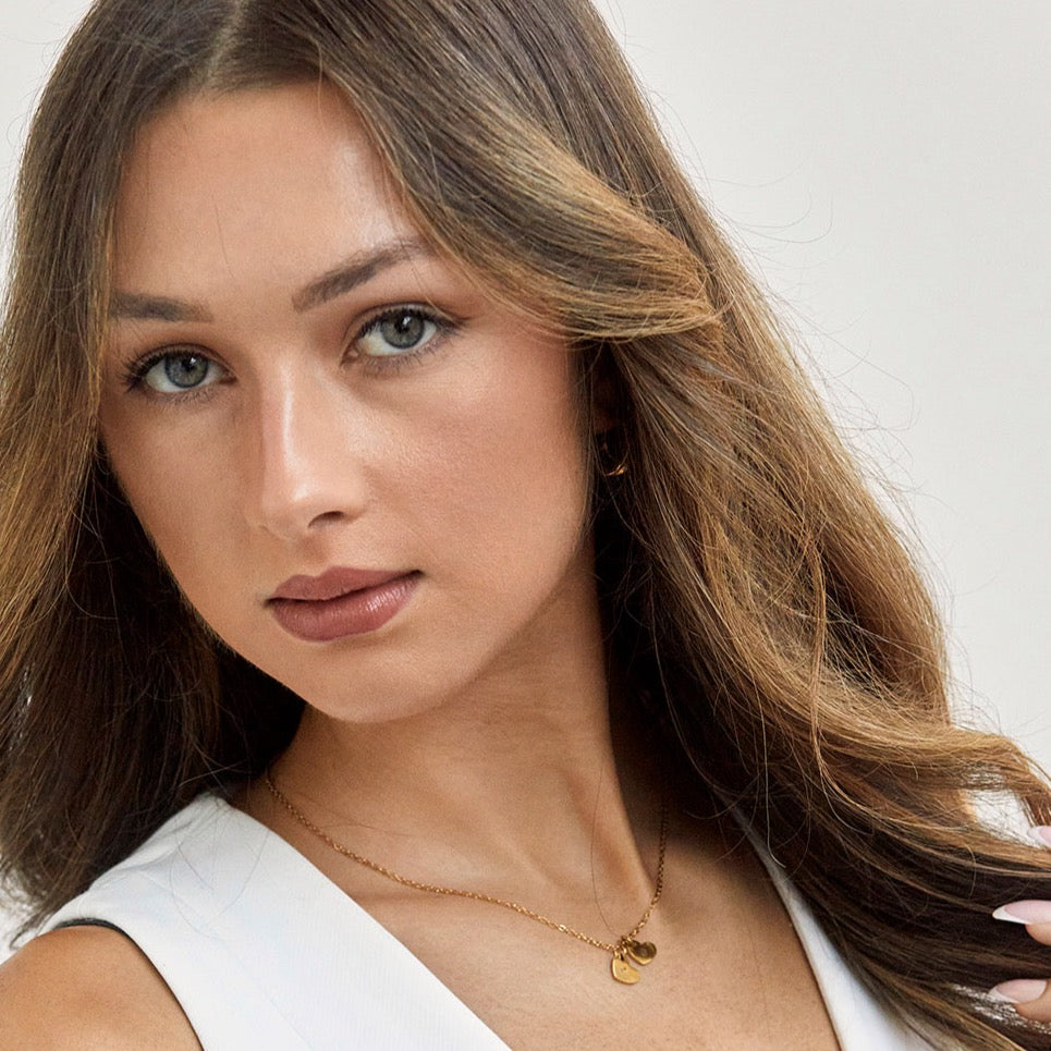 Introducing our Engraved Multi Heart Necklace from our Personalised Collection! Initials can only be engraved onto this piece. Please leave your engraving for your item in the note section in your basket. Personalised Jewellery is non-returnable. All of our pieces are laser engraved- this means it will not fade over time! Chain Length- 45cm Both Sides can be engraved. Available in Gold & Silver. Material: Stainless Steel