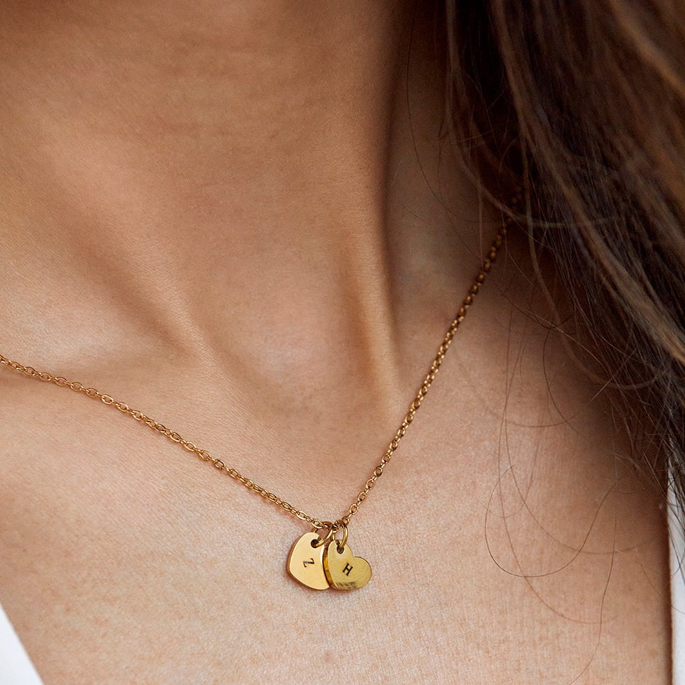 Introducing our Engraved Multi Heart Necklace from our Personalised Collection! Initials can only be engraved onto this piece. Please leave your engraving for your item in the note section in your basket. Personalised Jewellery is non-returnable. All of our pieces are laser engraved- this means it will not fade over time! Chain Length- 45cm Both Sides can be engraved. Available in Gold & Silver. Material: Stainless Steel