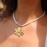 Flower Pendant Pearl Necklace