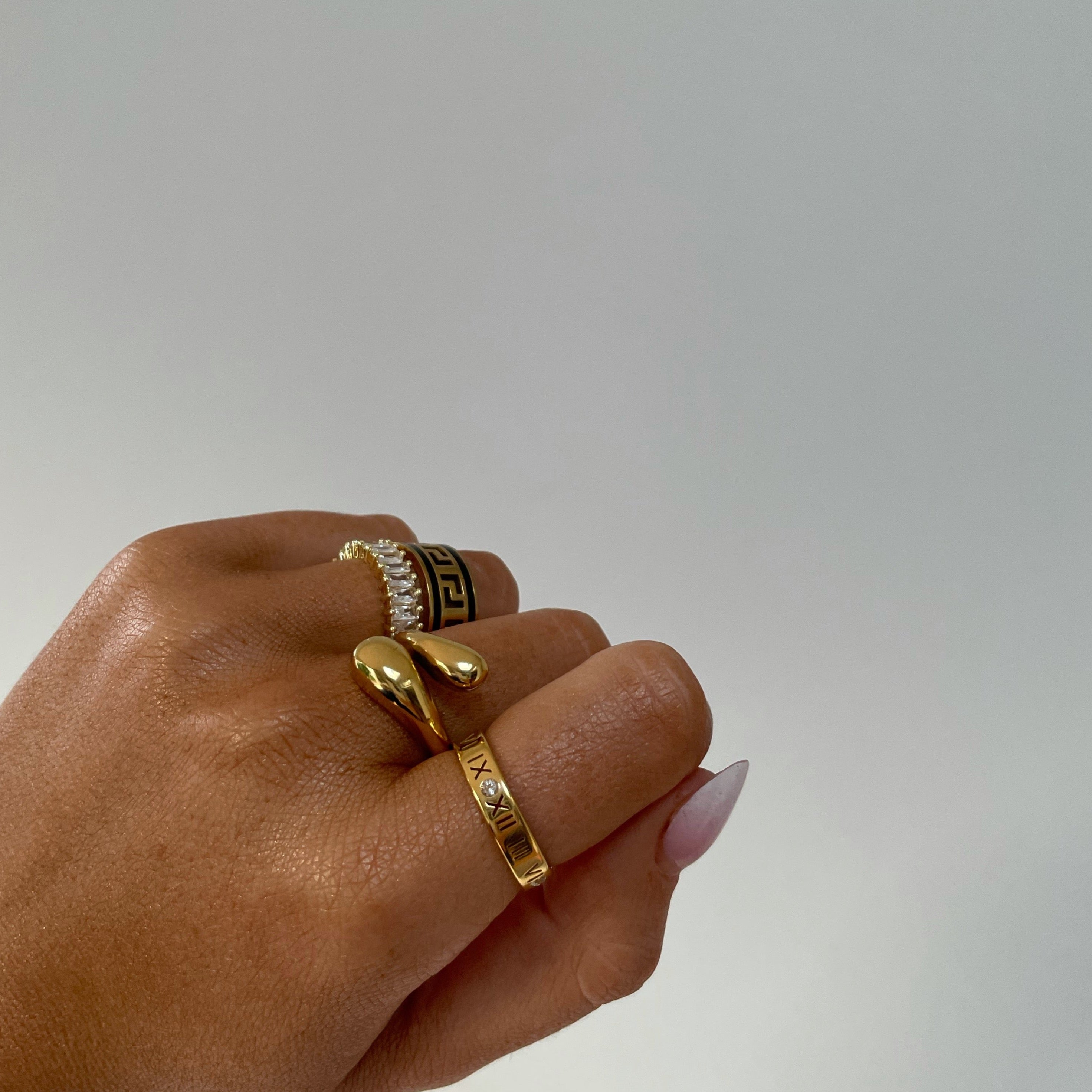 Stage 5 Clinger Ring Twist Irregular Ring. Adjustable Size. Material: Stainless Steel.zoandco jewellery ireland Dublin