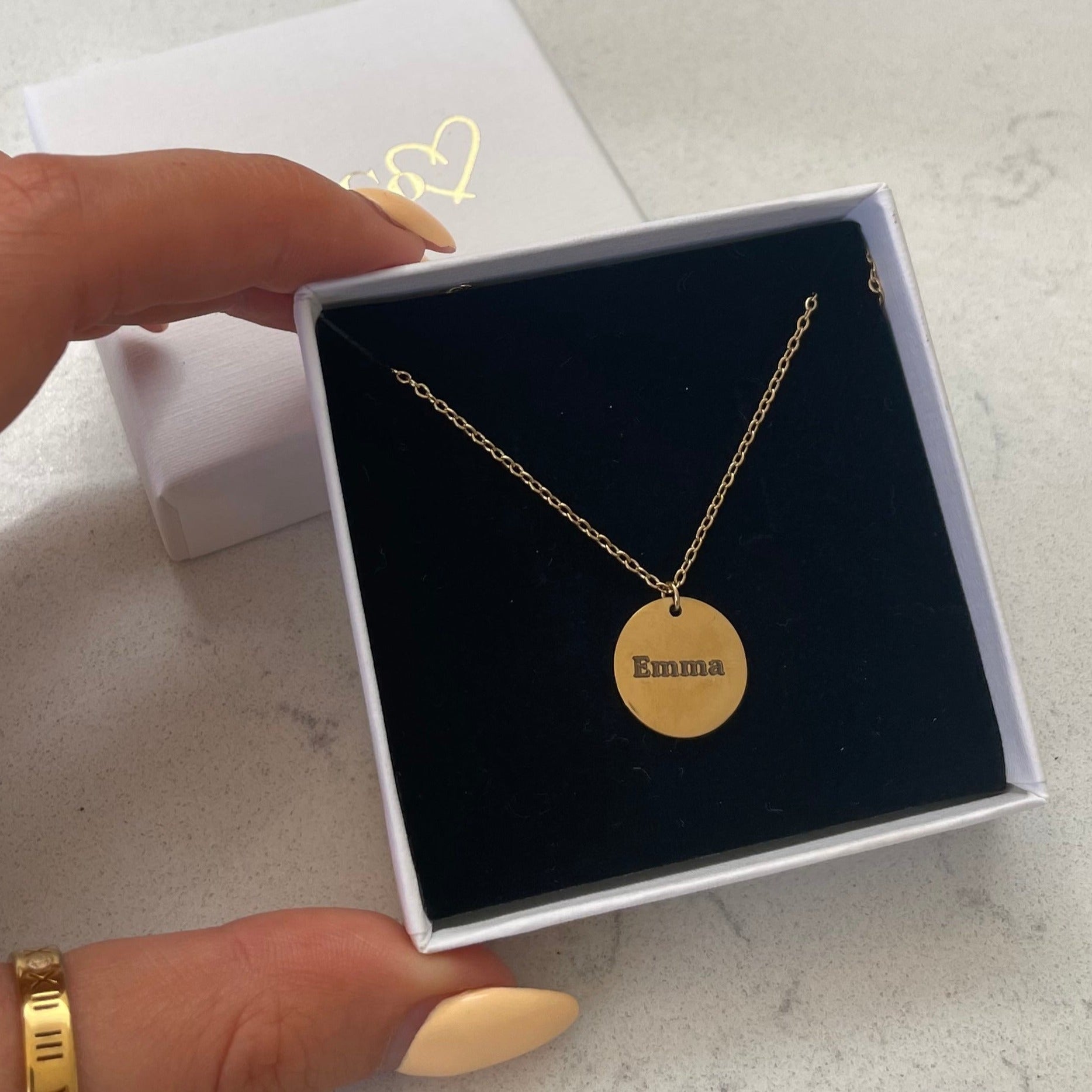 Introducing our Engraved Pendant Bracelet from our Personalised Collection!  All of our pieces are laser engraved- this means it will not fade over time!  Bracelet length- 15cm+2cm.   Both Sides can be engraved.   Available in Gold, Rose Gold & Silver.   Material: Titanium. 